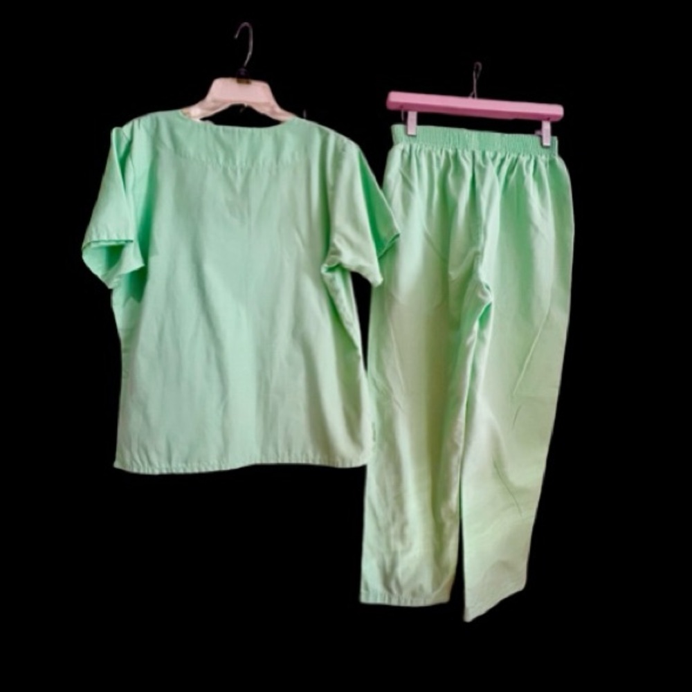 Landau Aqua or Pistachio Green Scrub Set Top Bottoms Size Medium - Picture 14 of 15